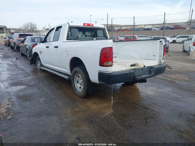 1C6RR7FG1KS678992 RAM 1500 Classic Tradesman 4x4 6&#039;4 Box