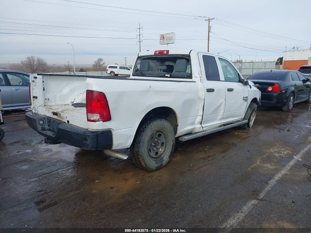 1C6RR7FG1KS678992 RAM 1500 Classic Tradesman 4x4 6&#039;4 Box