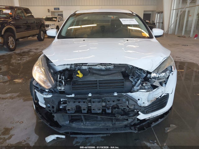 Ford FOCUS SE 2018 1FADP3F23JL212548 Image 13