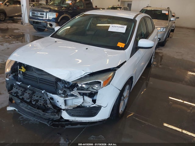 Ford FOCUS SE 2018 1FADP3F23JL212548 Image 2