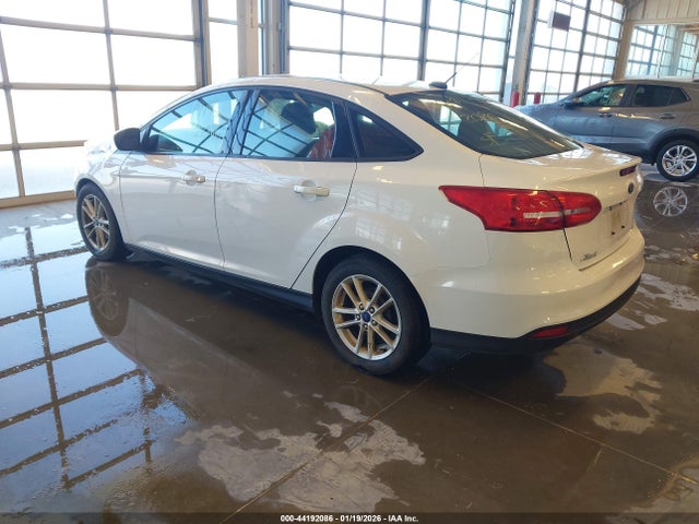 Ford FOCUS SE 2018 1FADP3F23JL212548 Image 3