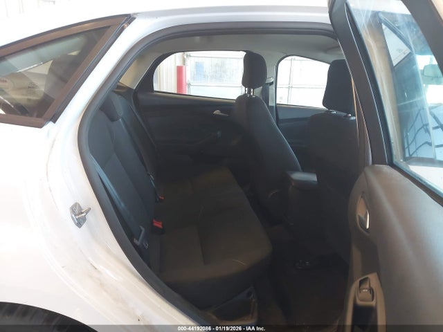 Ford FOCUS SE 2018 1FADP3F23JL212548 Image 8