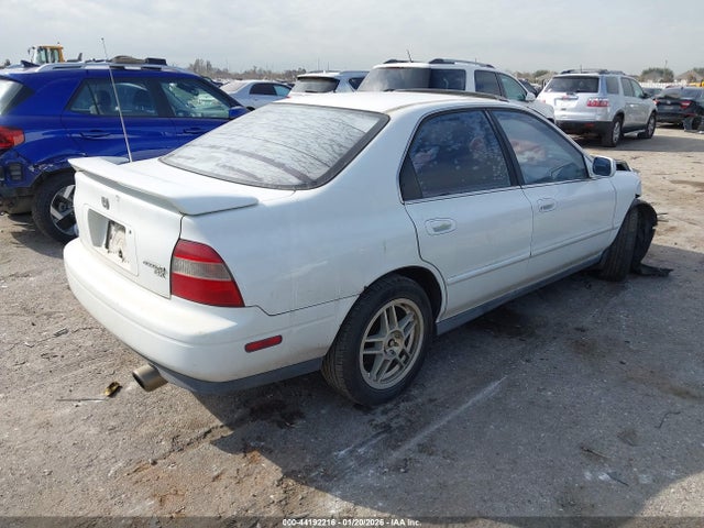 1994 HONDA ACCORD JHMCD5553RC014066 Photo 3