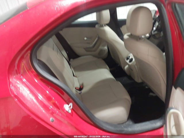 WDD3G4EB8KW022926 Mercedes-Benz A 220