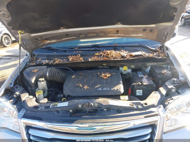 Продаж на аукціоні авто 2015 Chrysler Town & Country Limited Platinum, vin: 2C4RC1GG7FR697351, номер лоту: 44192298