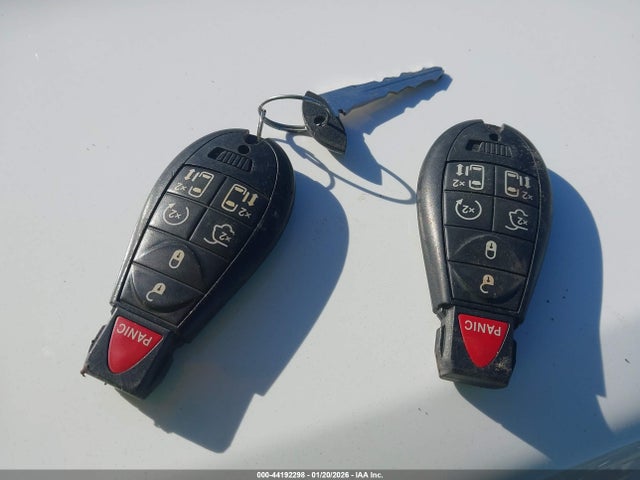 Продаж на аукціоні авто 2015 Chrysler Town & Country Limited Platinum, vin: 2C4RC1GG7FR697351, номер лоту: 44192298