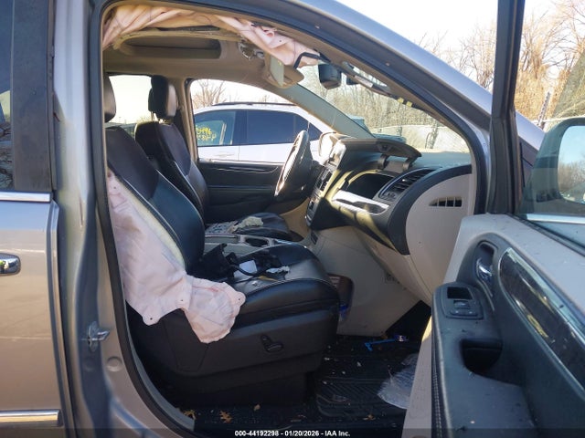 Продаж на аукціоні авто 2015 Chrysler Town & Country Limited Platinum, vin: 2C4RC1GG7FR697351, номер лоту: 44192298