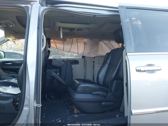 Продаж на аукціоні авто 2015 Chrysler Town & Country Limited Platinum, vin: 2C4RC1GG7FR697351, номер лоту: 44192298