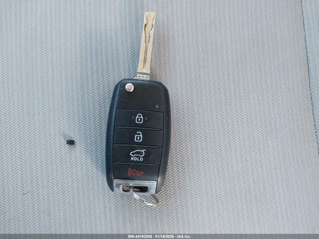 KNDMB5C1XF6037205 KIA SEDONA LX