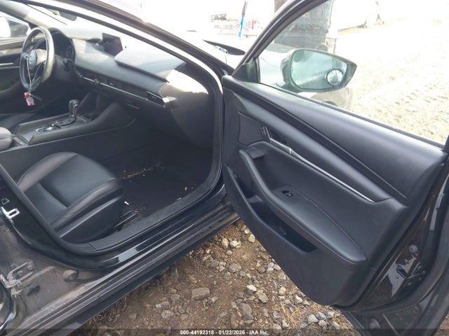 JM1BPAKL7M1337055 Mazda Mazda3 Select