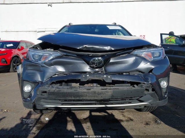 JTMDFREV2JJ239084 Toyota Rav4 Limited