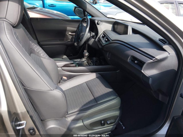JTHX6JBH9L2066611 Lexus UX 250H