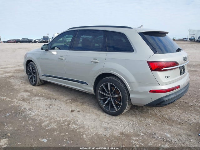 2021 AUDI Q7 WA1LXAF7XMD030859 Photo 2