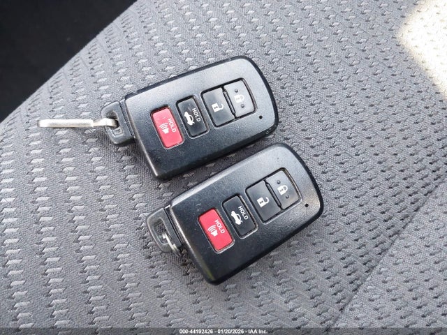 4T1BD1FK0GU194295 Toyota Camry Hybrid Le