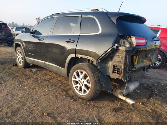 1C4PJLCB8FW694842 Jeep Cherokee Latitude