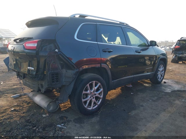 1C4PJLCB8FW694842 Jeep Cherokee Latitude
