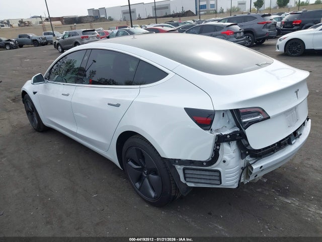 2018 TESLA MODEL 3 5YJ3E1EAXJF076866 Photo 2