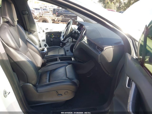2019 TESLA MODEL X 5YJXCBE28KF188766 Photo 4