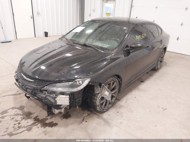 Chrysler 200 S 2015 1C3CCCDG3FN512090 Image 2