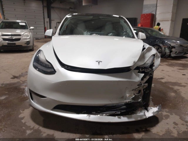 Продаж на аукціоні авто 2021 Tesla Model Y Long Range Dual Motor All-wheel Drive, vin: 5YJYGAEEXMF186940, номер лоту: 44192671
