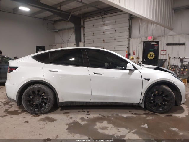 Продаж на аукціоні авто 2021 Tesla Model Y Long Range Dual Motor All-wheel Drive, vin: 5YJYGAEEXMF186940, номер лоту: 44192671