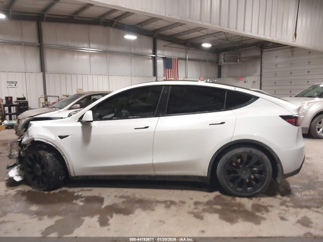 Продаж на аукціоні авто 2021 Tesla Model Y Long Range Dual Motor All-wheel Drive, vin: 5YJYGAEEXMF186940, номер лоту: 44192671