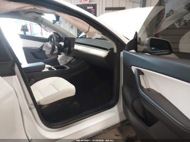 Продаж на аукціоні авто 2021 Tesla Model Y Long Range Dual Motor All-wheel Drive, vin: 5YJYGAEEXMF186940, номер лоту: 44192671
