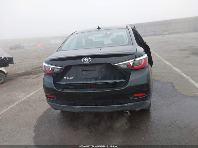 3MYDLBYV8KY504455 Toyota YARIS LE