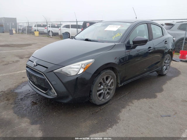 3MYDLBYV8KY504455 Toyota YARIS LE