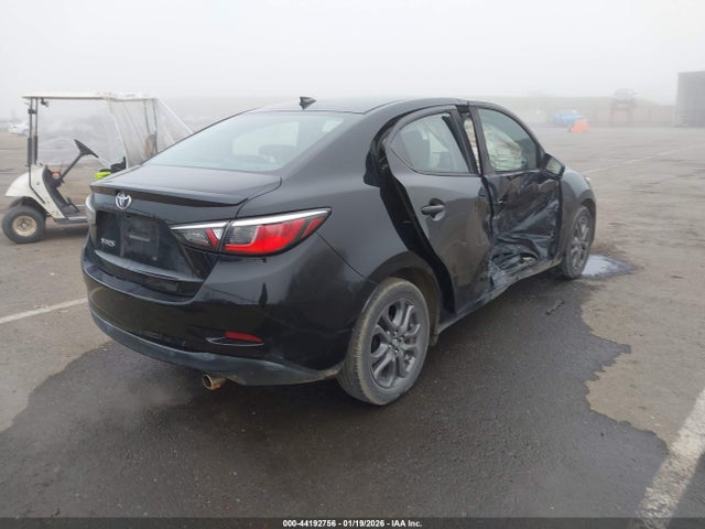 3MYDLBYV8KY504455 Toyota YARIS LE