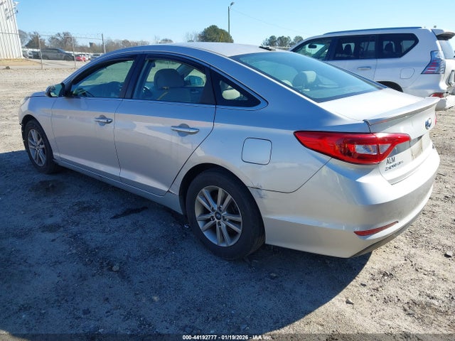 2017 HYUNDAI SONATA 5NPE24AF8HH471810 Photo 2