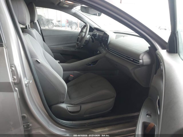 KMHLS4AG5PU410978 Hyundai ELANTRA SEL