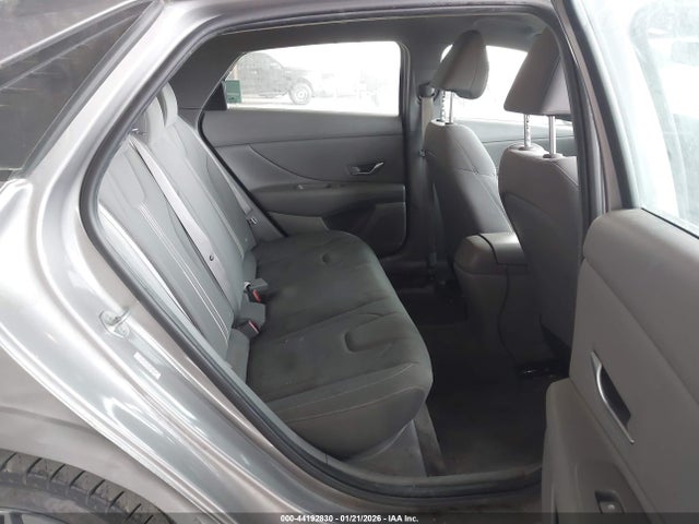 KMHLS4AG5PU410978 Hyundai ELANTRA SEL