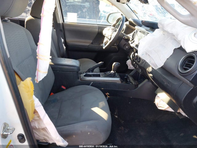 5TFAZ5CN7JX067864 Toyota Tacoma Sr5 V6