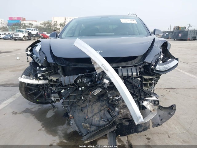 Tesla Model 3 Long Range/mid Range 2018 5YJ3E1EA8JF040075 Image 13