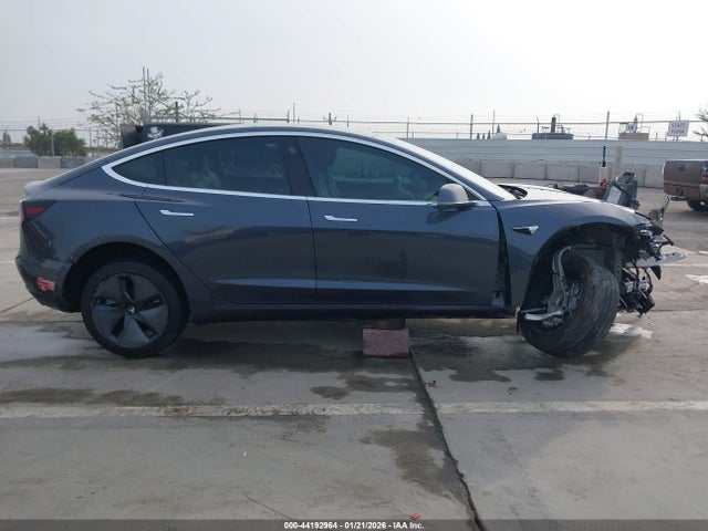 Tesla Model 3 Long Range/mid Range 2018 5YJ3E1EA8JF040075 Image 14