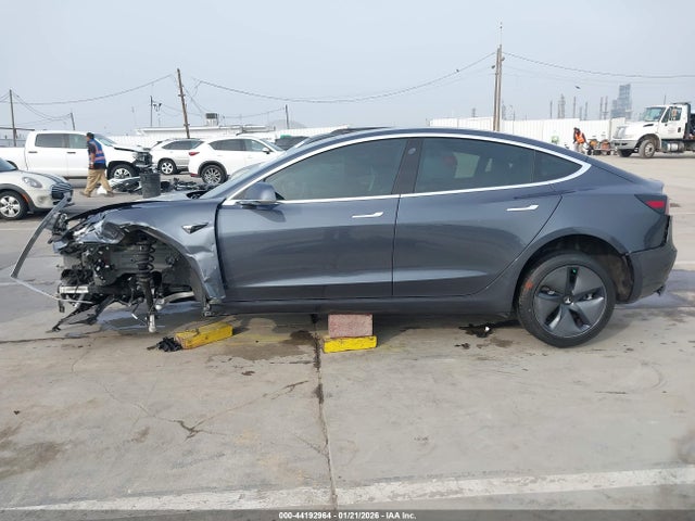 Tesla Model 3 Long Range/mid Range 2018 5YJ3E1EA8JF040075 Image 15