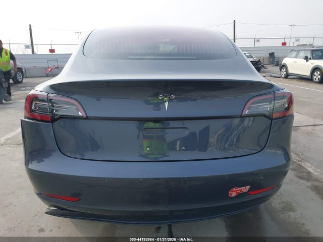 Tesla Model 3 Long Range/mid Range 2018 5YJ3E1EA8JF040075 Image 17