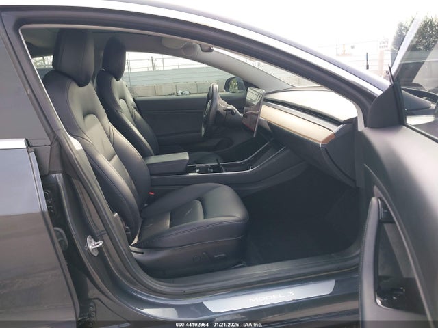 2018 TESLA MODEL 3 5YJ3E1EA8JF040075 Photo 4