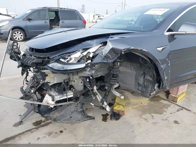 2018 TESLA MODEL 3 5YJ3E1EA8JF040075 Photo 5