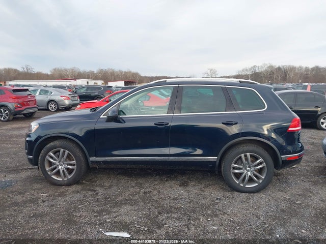2015 Volkswagen Touareg V6 Lux მანქანა იყიდება აუქციონზე, vin: WVGEF9BPXFD006811, აუქციონის ნომერი: 44193078