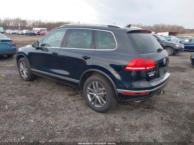 2015 Volkswagen Touareg V6 Lux მანქანა იყიდება აუქციონზე, vin: WVGEF9BPXFD006811, აუქციონის ნომერი: 44193078