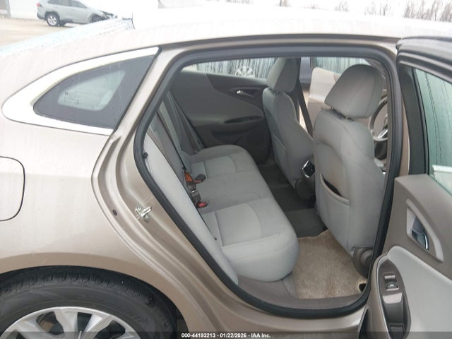 1G1ZD5ST5NF122348 Chevrolet Malibu Fwd Lt