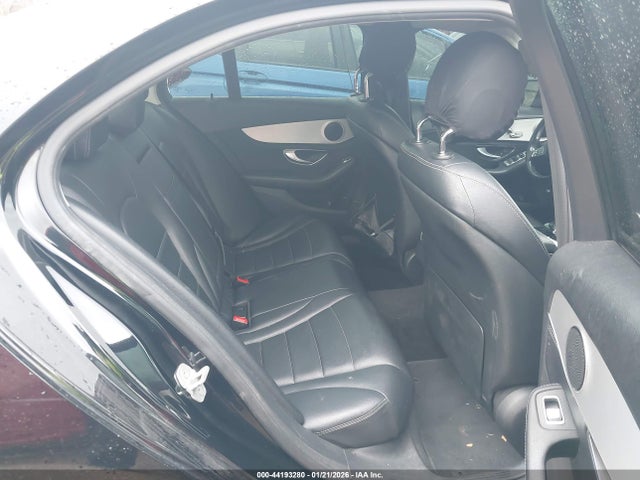 55SWF4KB6FU011768 Mercedes-Benz C 300 4matic/luxury 4matic/sport 4matic