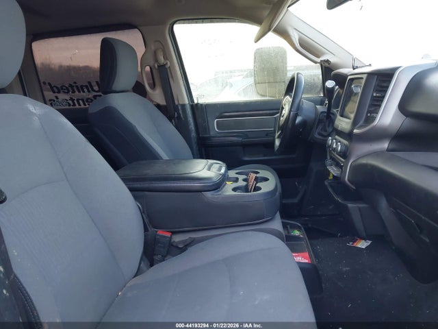 44193294 :رقم المزاد ، 3C6UR5DL8KG605740 vin ، 2019 Ram 2500 Big Horn  4x4 6'4 Box مزاد بيع