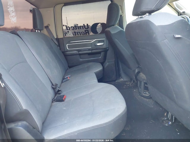 44193294 :رقم المزاد ، 3C6UR5DL8KG605740 vin ، 2019 Ram 2500 Big Horn  4x4 6'4 Box مزاد بيع