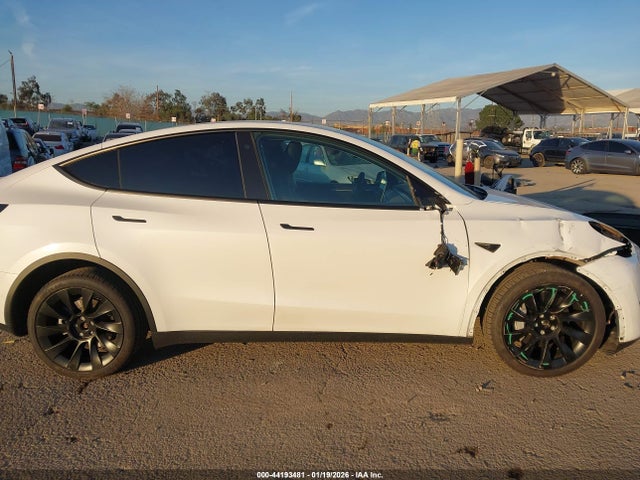 7SAYGDEE1NF554945 Tesla Model Y Long Range Dual Motor All-wheel Drive