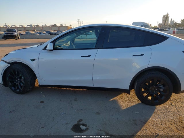 7SAYGDEE1NF554945 Tesla Model Y Long Range Dual Motor All-wheel Drive