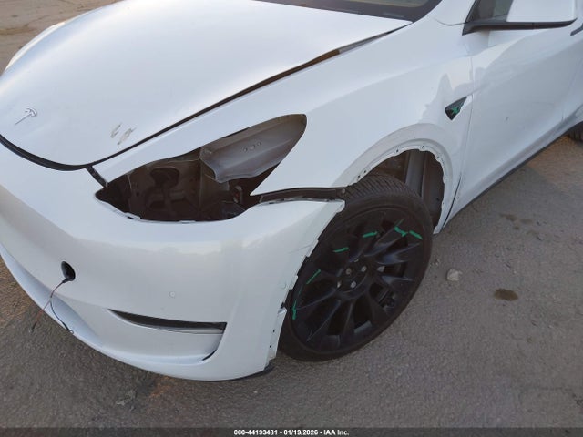 7SAYGDEE1NF554945 Tesla Model Y Long Range Dual Motor All-wheel Drive