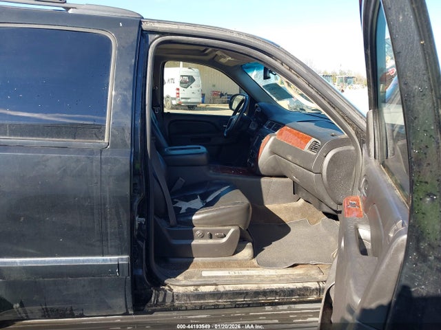 2011 CHEVROLET TAHOE 1GNSKCE06BR347545 Photo 4